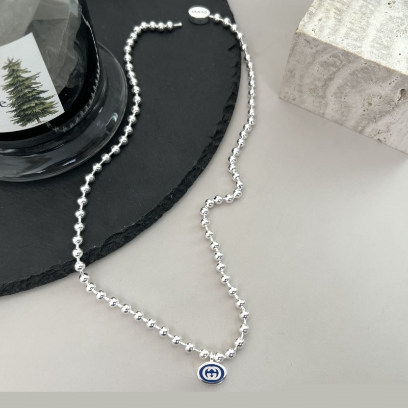G*u*i necklaces